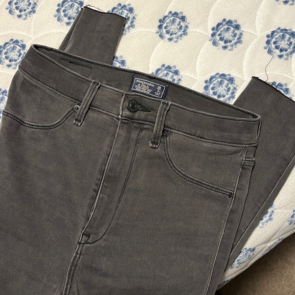 A&F Ultra High Rise Jean Leggings